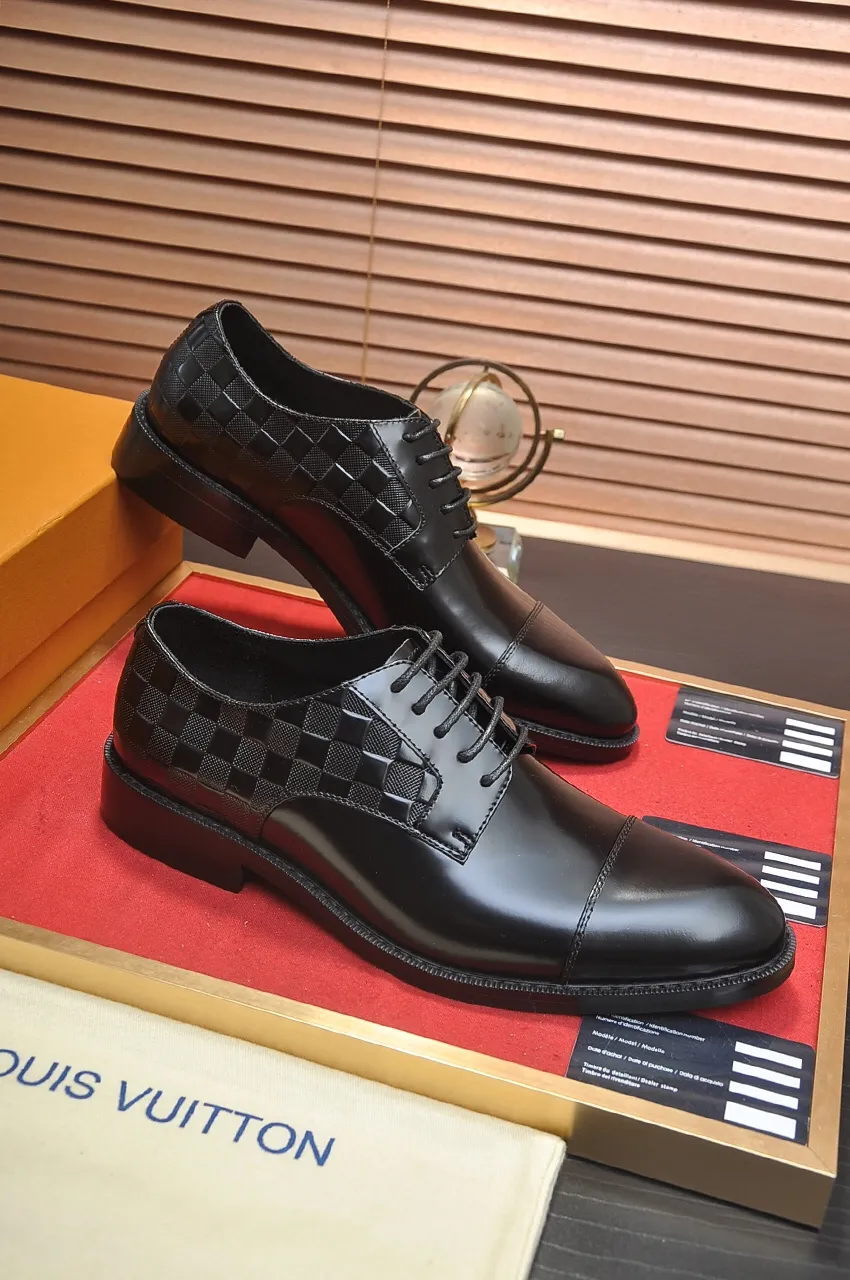 Men's men's shoes 💰520💶 [LV] (original single cowhide lining) 🍀LV's latest genuine leather business suit shoes are launched simultaneously on the official website. The first-layer cowhide imported from Italy is made of heavy gold, 💥official website 1:1 rubber outsole. Versatile to wear, high-end without losing class, and the color combination is extraordinary. This four-season style is alluring when worn on your feet, showing off your big-name flair. Standard code 38-45 (45 customized)